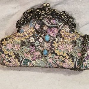 Baroque Beaded Elegant Clutch.